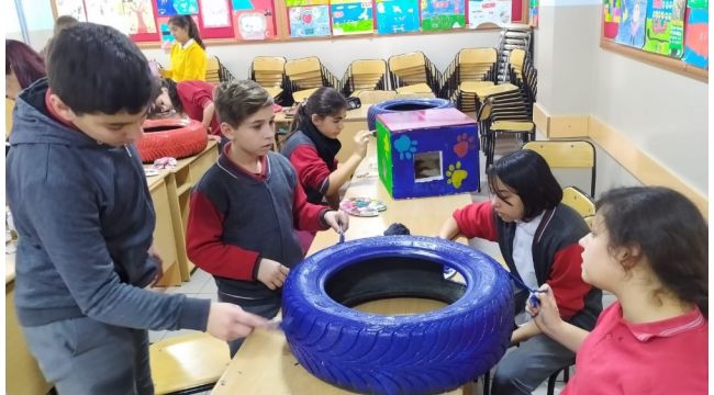 Atık malzemelerden hayvanlara yuva yaptılar