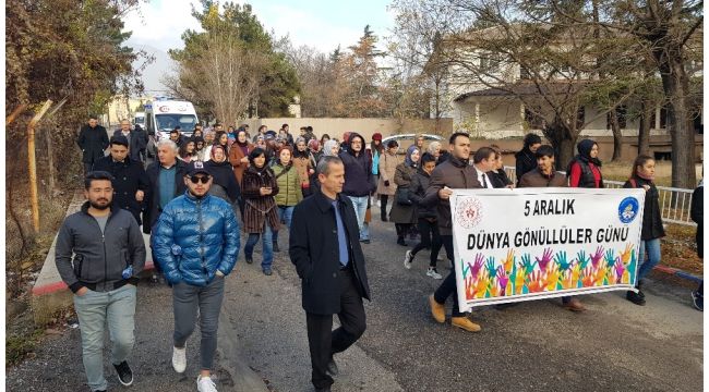 Dünya Gönüllüler Günü yürüyüşü