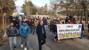 Dünya Gönüllüler Günü yürüyüşü