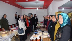 Kadınların evde yaptıkları ürünler kermeste tanıtıldı