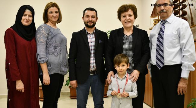 Küçükler 7 Yaş Satranç İl İkincisi Kayabaşı'ndan Başkan Yardımcısı Berker'e Ziyaret