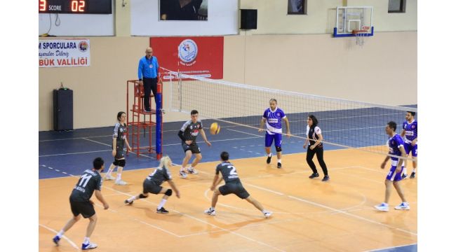 Kurumlar arası Voleybol turnuvası büyük ilgi görüyor