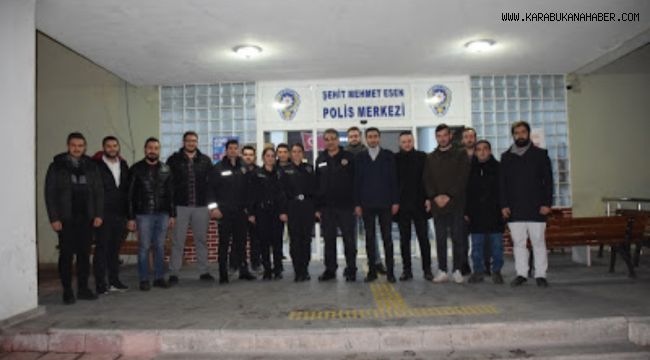 AK Parti Karabük Teşkilatı Yılbaşı Gecesi Hastaları ve Mesai Yapanları Yalnız Bırakmadı