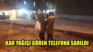 Kar yağışını gören telefona sarıldı