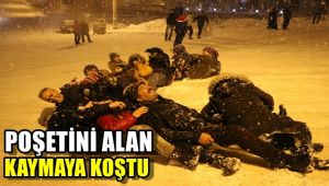 Poşetini tepsisini alan kaymaya koştu