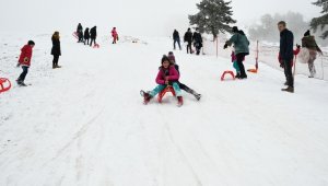 Sevgi evlerinde kalan çocuklar Keltepe Kayak Merkezi'nde doyasıya eğlendi