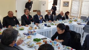 Vali Gürel gazetecilerle bir araya geldi