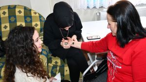 Evde bakım yapılan hastalara doğum günü sürprizi