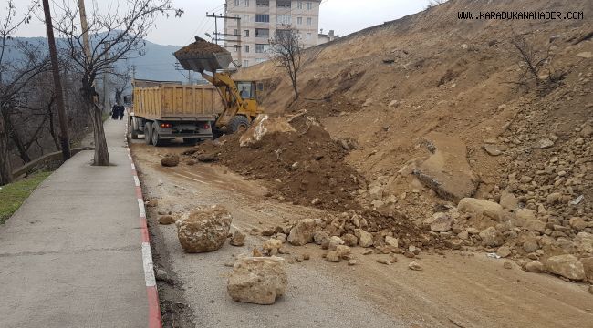 Heyelan tehlikesinin bulunduğu yolda çalışmalar sürüyor