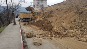 Heyelan tehlikesinin bulunduğu yolda çalışmalar sürüyor