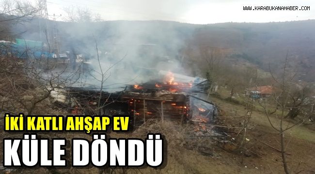 İki katlı ahşap ev yangında küle döndü