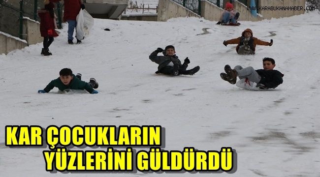 Kar çocukların yüzünü güldürdü