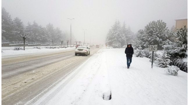 Kar yağışı Karabük'ü esir aldı