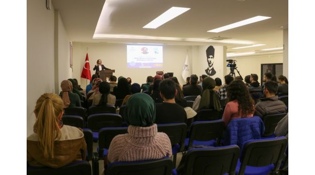 KBÜ'de sosyal medya ve dijitalizmin etkileri anlatıldı