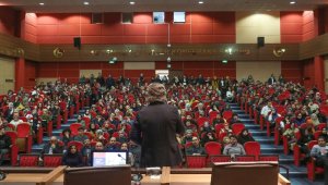 Kişisel Gelişim Uzmanı Aslanhan, öğrencilerle bir araya geldi