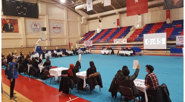 Liseli öğrenciler bilgilerini yarıştırdı