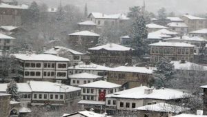 Tarihi konakların kar güzelliği