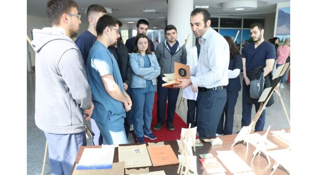 Arazisini satıp öğrenciler faydalansın diye tıp koleksiyonu oluşturdu