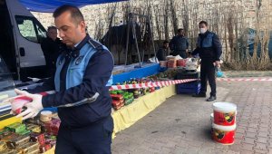 Halk pazarında 3 metre kuralı uygulaması başladı