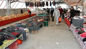 Halk pazarında önce dezenfekte yapıldı sonra dua edildi
