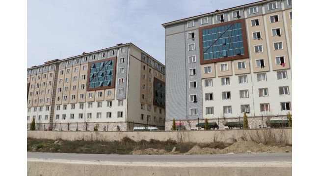 Havaalanındaki yabancılar Karabük'te yurtlara yerleştirildi