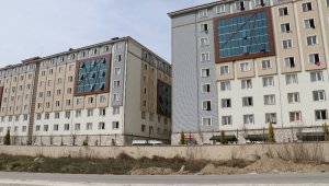 Havaalanındaki yabancılar Karabük'te yurtlara yerleştirildi