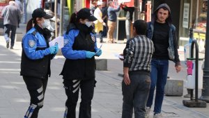 Karabük polisi hem 'Evde kal' uyarısı yaptı hem de bilgilendirdi