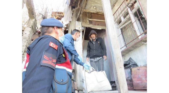Karabük ve ilçelerinde yaşlıların ihtiyaçlarını ekipler karşılıyor