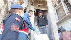 Karabük ve ilçelerinde yaşlıların ihtiyaçlarını ekipler karşılıyor