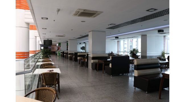 Koronadan kaçan vatandaşlar alışveriş merkezlerini terk etti