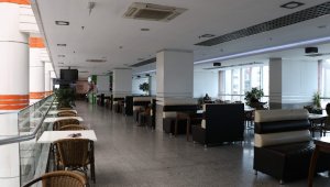 Koronadan kaçan vatandaşlar alışveriş merkezlerini terk etti