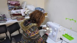 Öğretmenler maske üretiyor