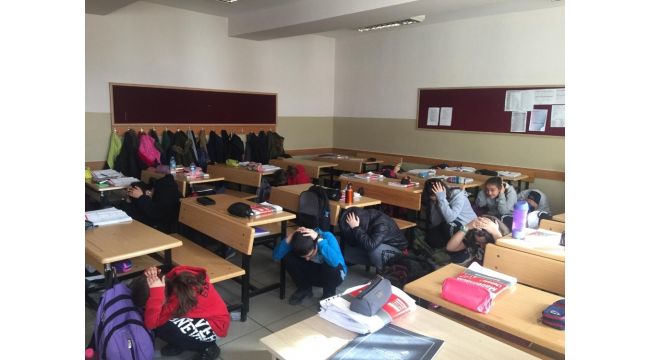Safranbolu'da okullarda deprem tatbikatı