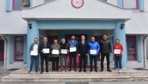 Spor kulüplerine tebrik belgeleri verildi