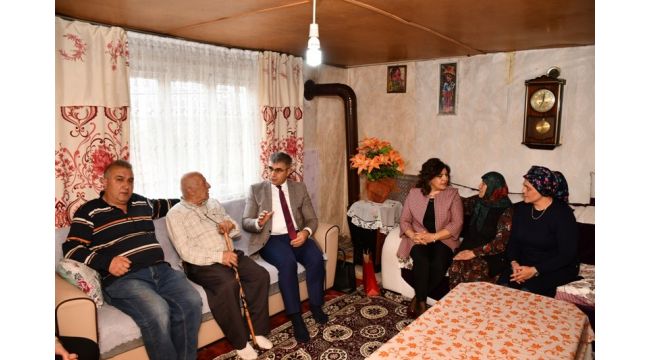 Vali Gürel'den vatandaşların evine ziyaret