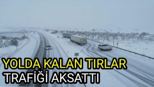 Yolda kalan tırlar trafiği aksattı