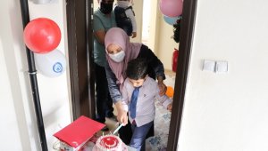 23 Nisan çocuklarına doğum günü sürprizi