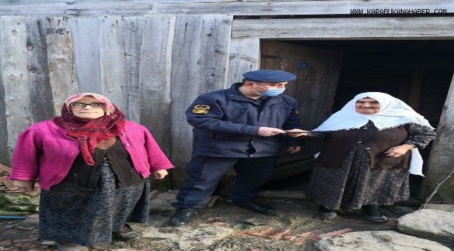 Eflani'de 476 kişiye maaşları evlerinde teslim edildi