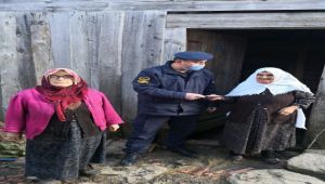 Eflani'de 476 kişiye maaşları evlerinde teslim edildi