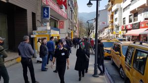 Haftanın ilk gününde vatandaşlar 'Evde Kal' çağrısını unuttu
