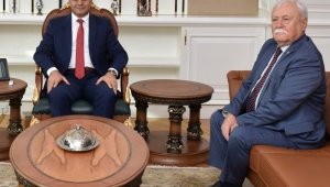 İş adamı Dizdar'dan bin koli gıda ve temizlik malzemesi