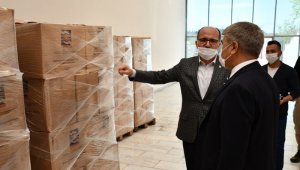 KARDEMİR işçileri gıda yardımlarını vatandaşa bağışladı