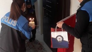 Polislerden 23 Nisan doğum günü sürprizi