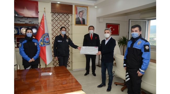 Validen kamu görevlilerine tatlı ve mektuplu teşekkür