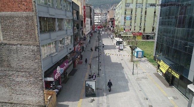 Yasak olmamasına rağmen Karabük'te sokak ve caddelerde sessizlik hakim oldu