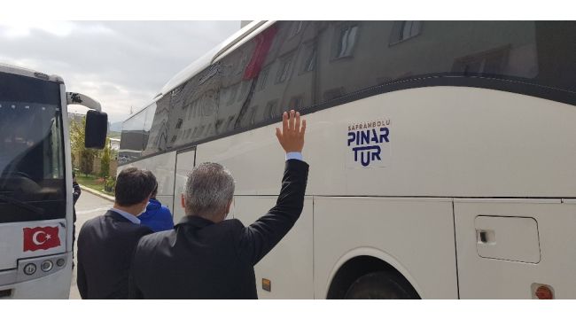 Alkışlarla ailelerine uğurlandılar