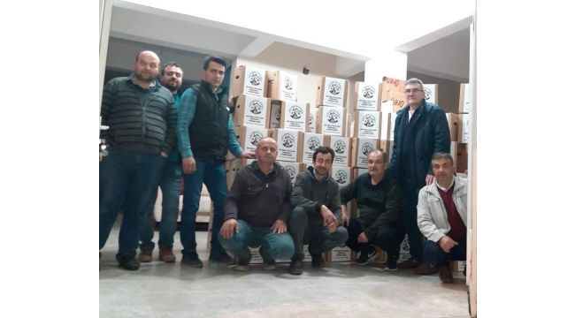Mahalle derneğinden ihtiyaç sahiplerine yardım kolisi
