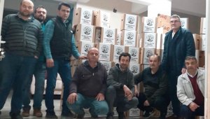 Mahalle derneğinden ihtiyaç sahiplerine yardım kolisi
