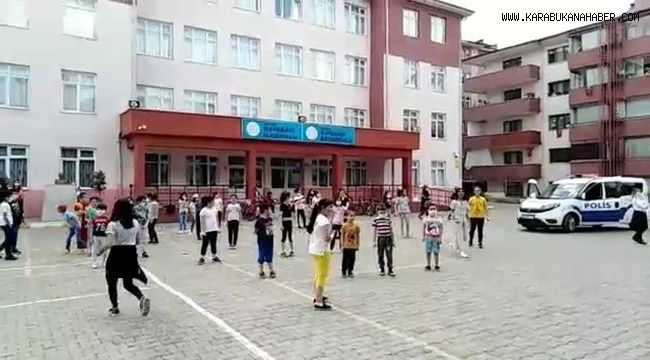 Polisler çaldı çocuklar oynadı