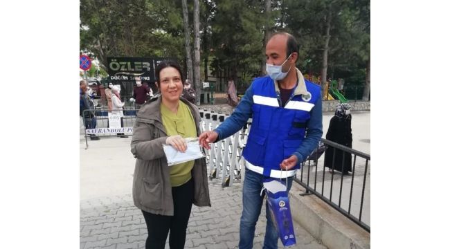 Safranbolu'da iki günde 5 bin maske dağıtıldı